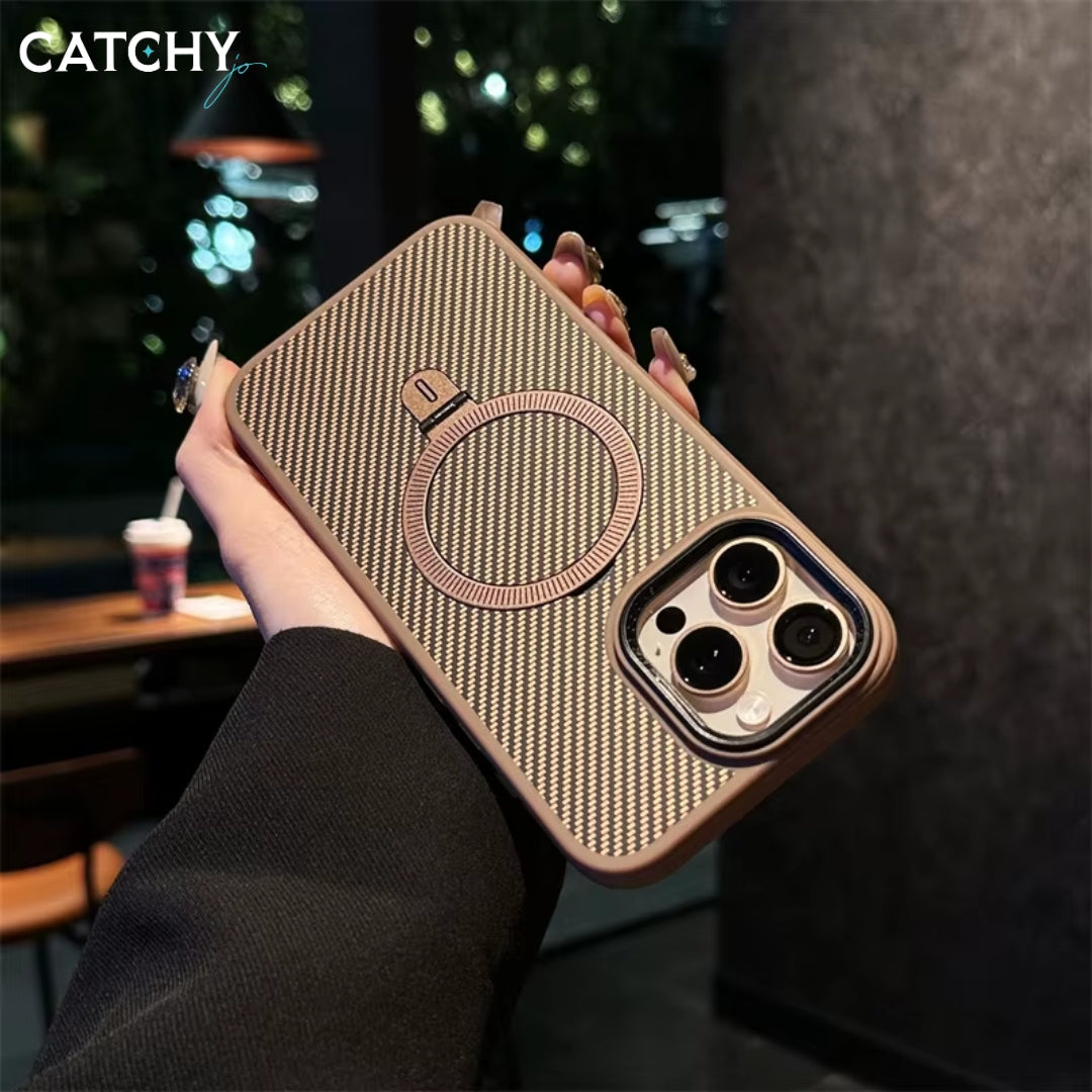 غطاء iPhone من ألياف الكربون مع شحن لاسلكي وحامل مسند قابل للطي