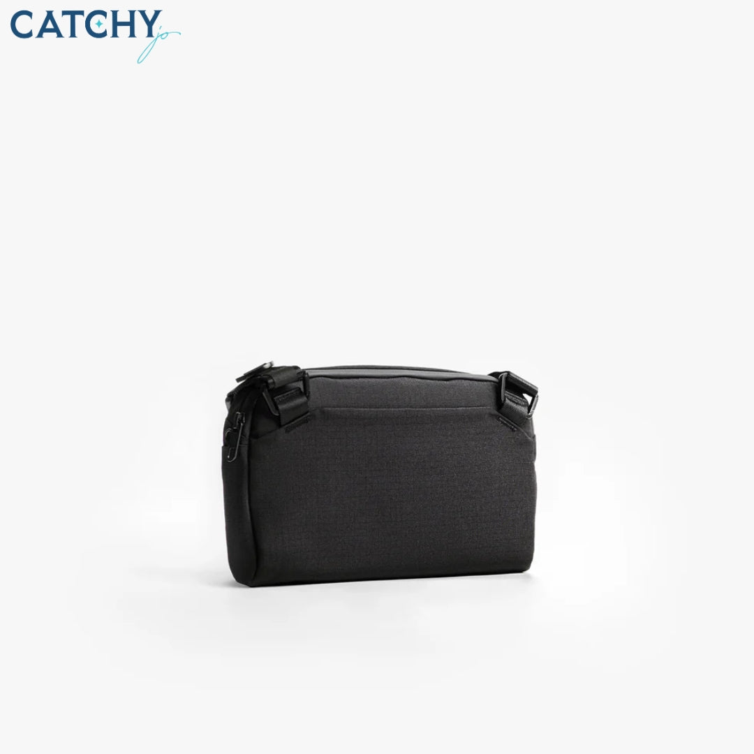 UNIQ Arden Sling Bag